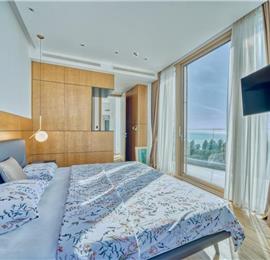 6 bedroom villa with pool and roof terrace, Sveti Staffan, sleeps 12